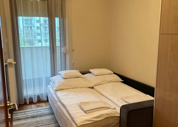 Danube Terrace Elegant With 2 Bedroom With Free Air Conditioner And Private Parking