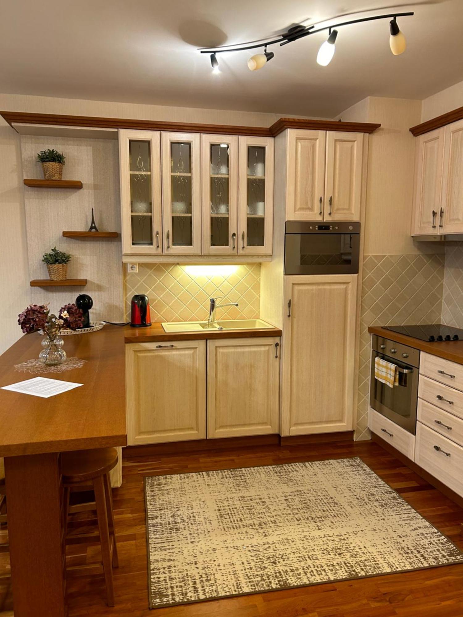 Danube Terrace Elegant With 2 Bedroom With Free Air Conditioner And Private Parking *