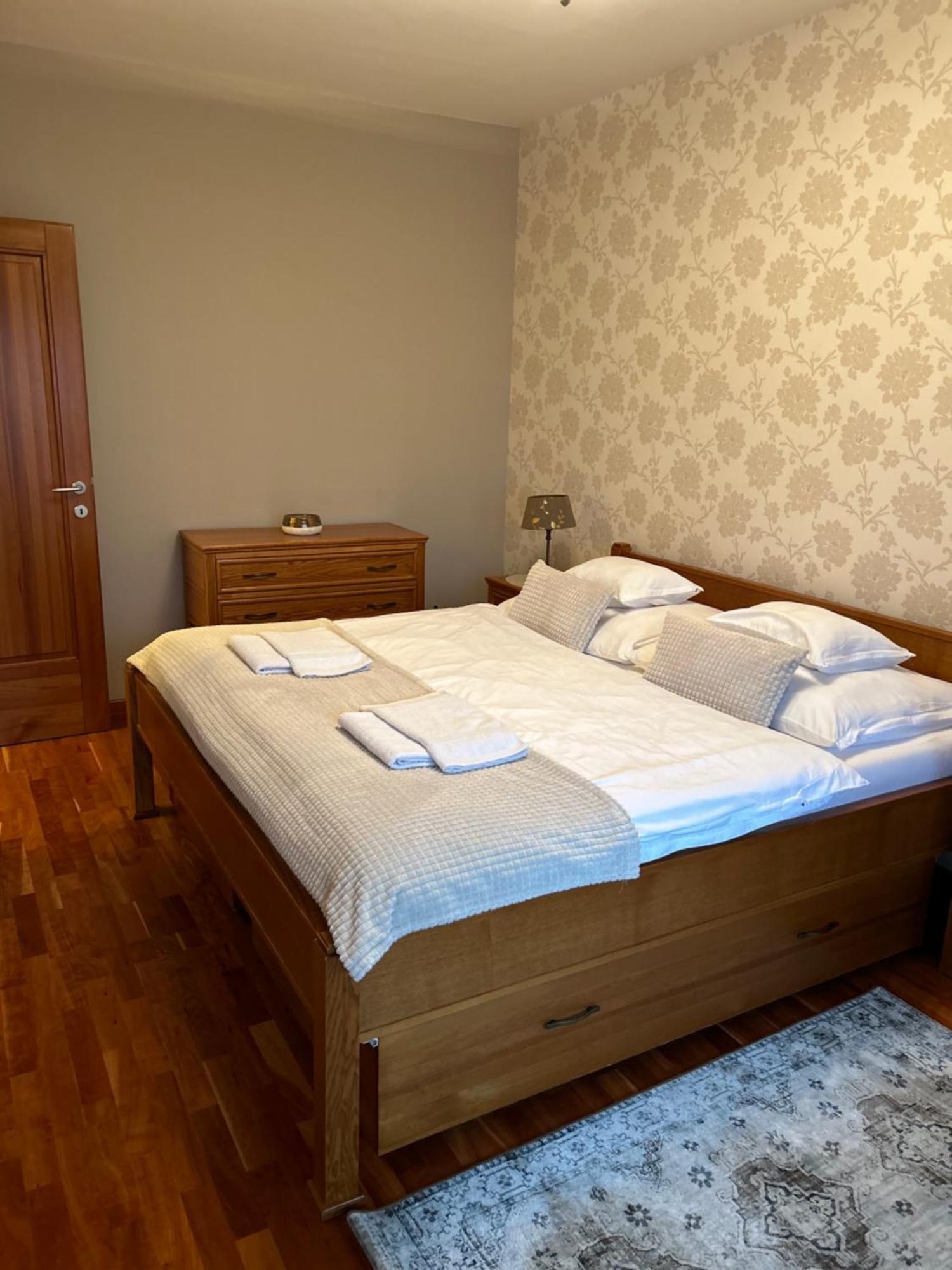 Danube Terrace Elegant With 2 Bedroom With Free Air Conditioner And Private Parking