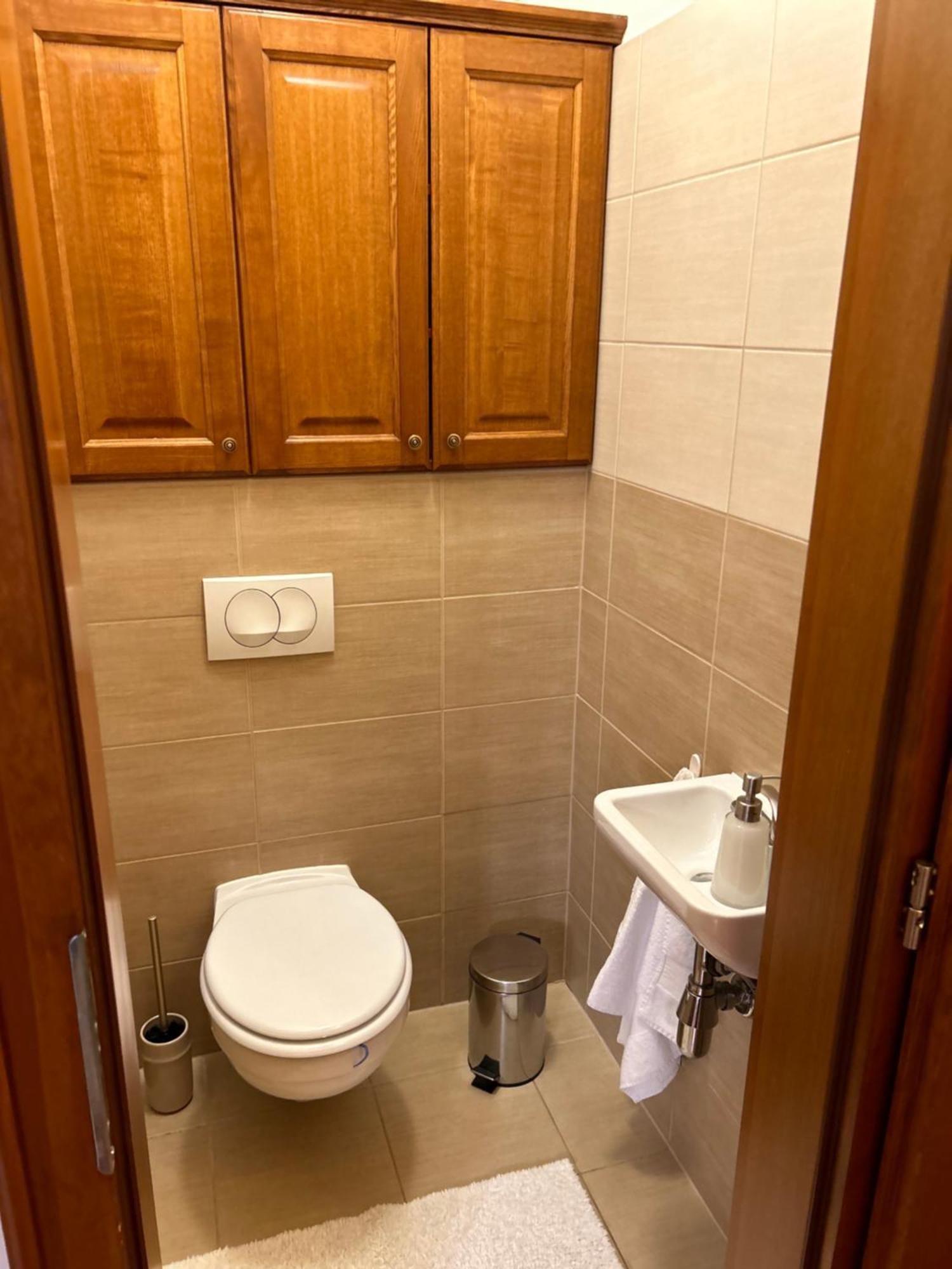 Апартаменти Danube Terrace Elegant With 2 Bedroom With Free Air Conditioner And Private Parking *